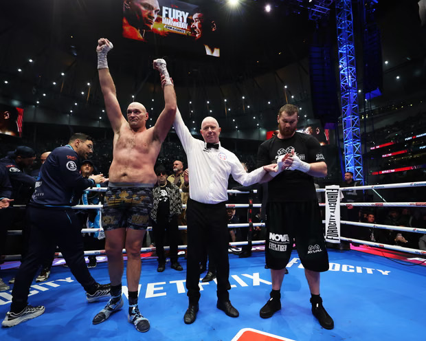  Tyson Fury Dominates Arslanbek Makhmudov with Unanimous Decision Victory